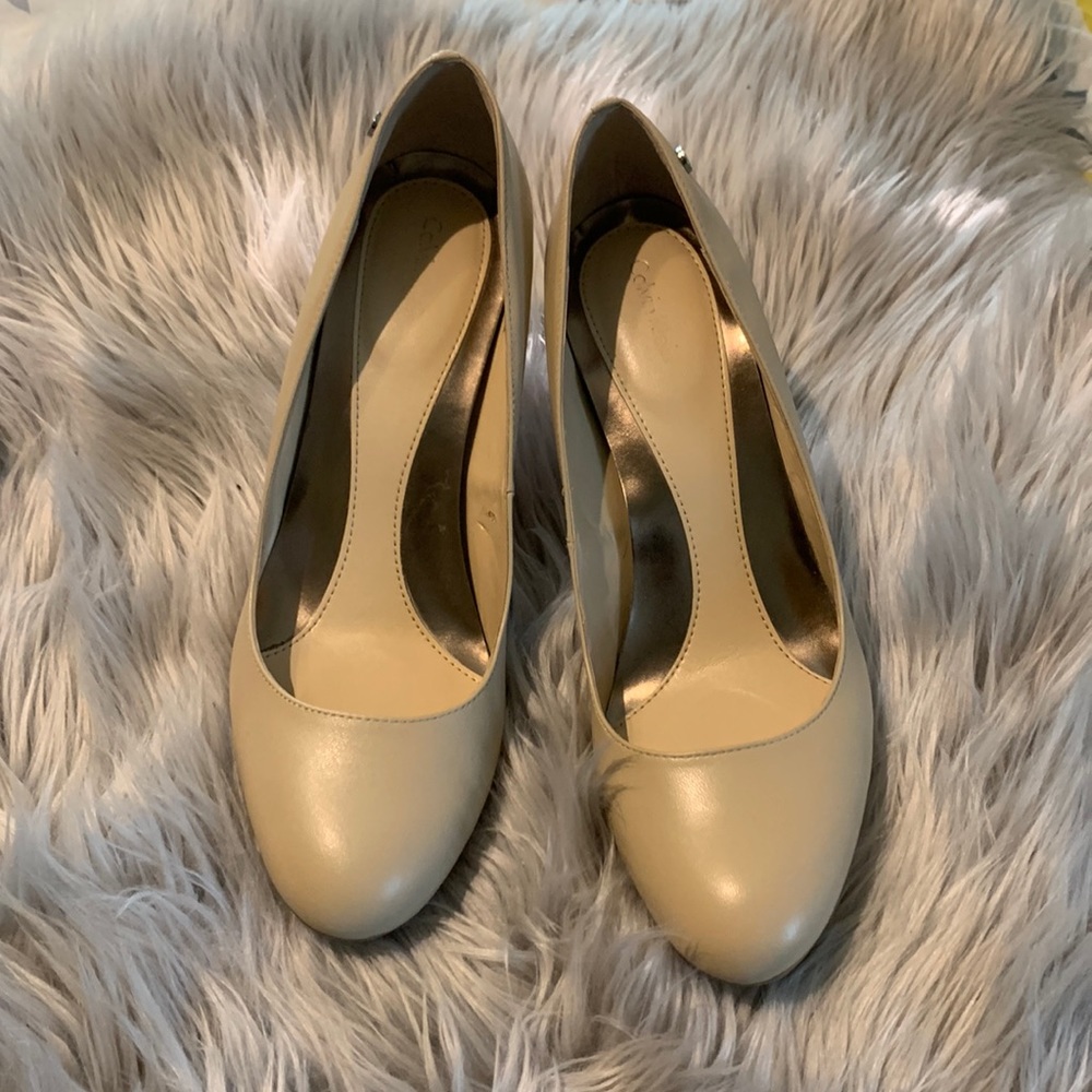 Calvin Klein Lana Nude Leather Round Toe Pumps ~ 4 inch